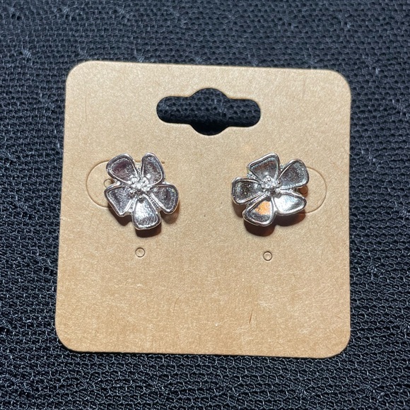 Jewelry - Silver Flower Stud Earrings